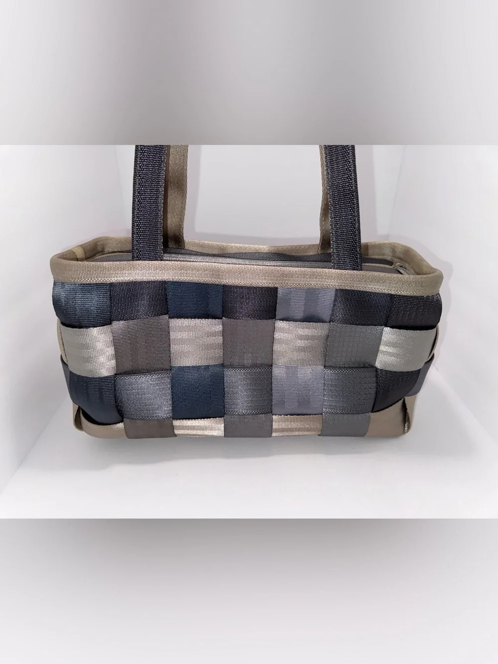 Harveys Seatbelt Bag Woven Tote Handbag Gray Beige Blue Zip Top Shoulder Purse